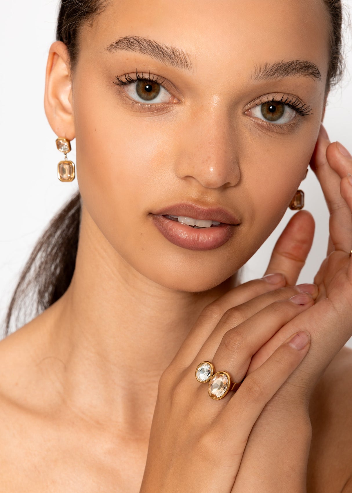 Ring with 2 light gemstones - gold