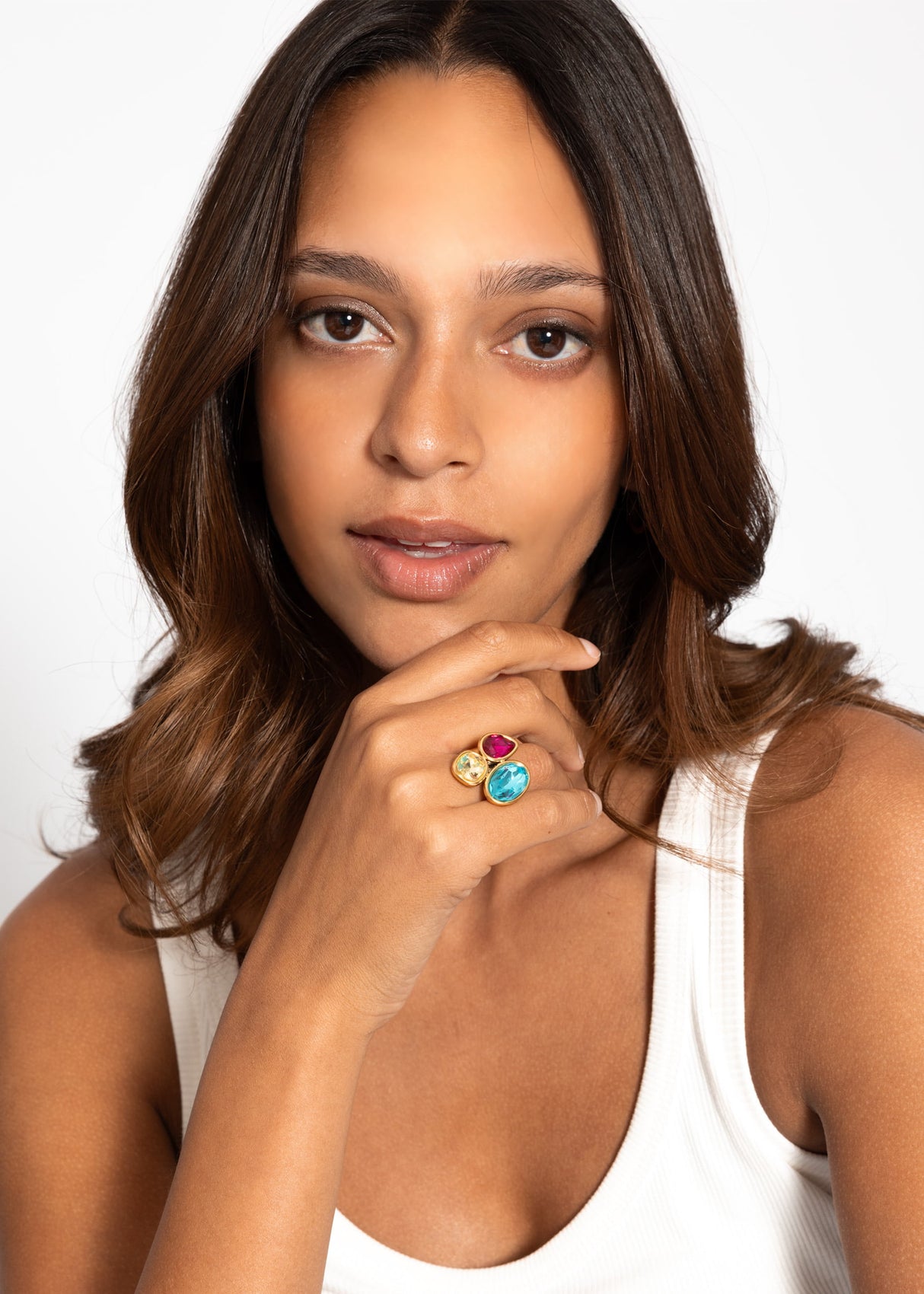 Ring with 3 colorful gemstones - gold