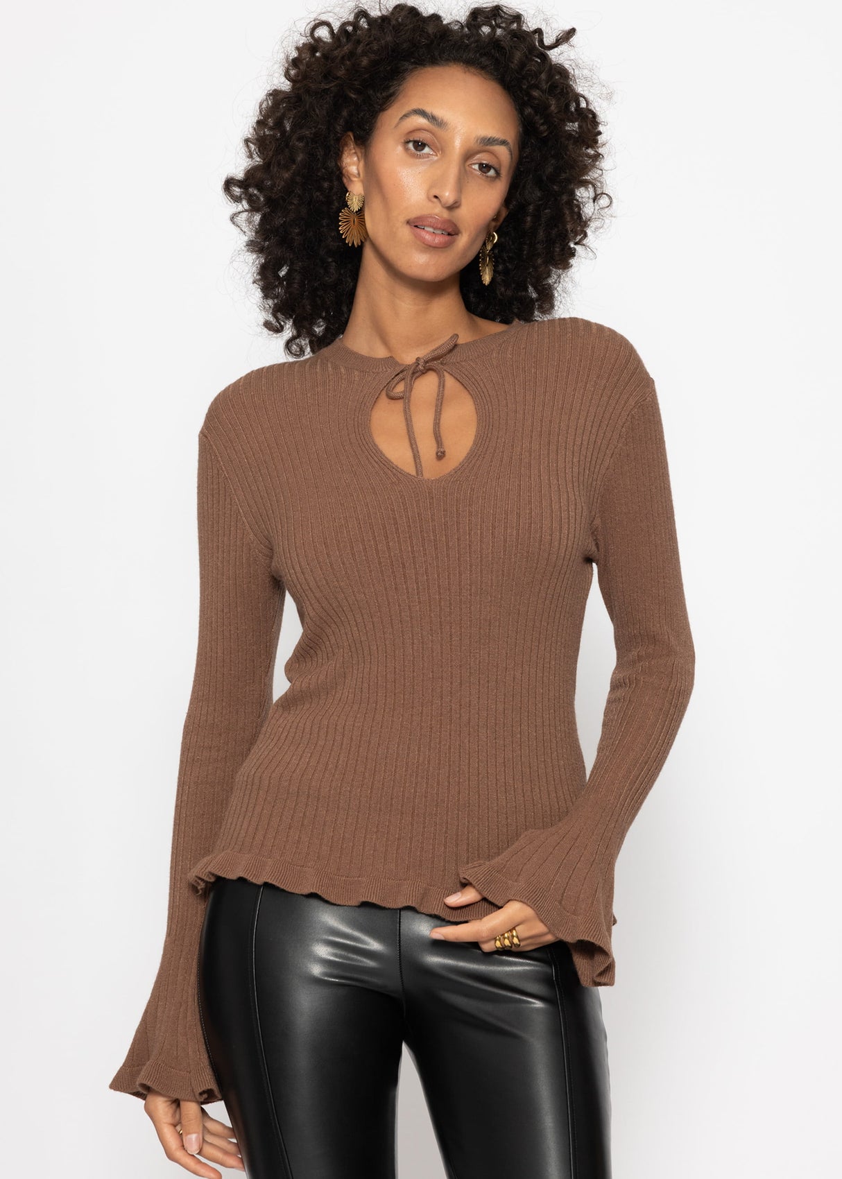 Ribbed knit top with bow at the neckline - brown