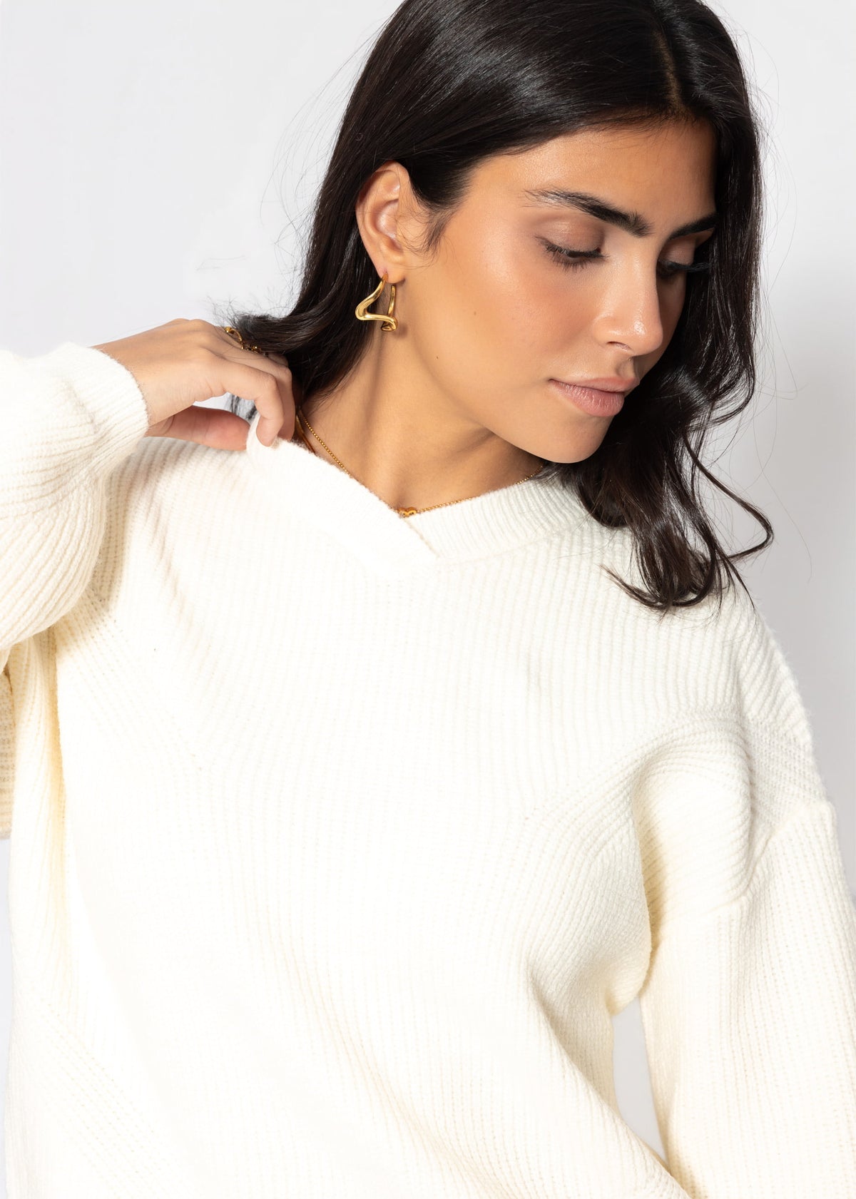 Rippstrickpullover mit hohem V-Ausschnitt - offwhite