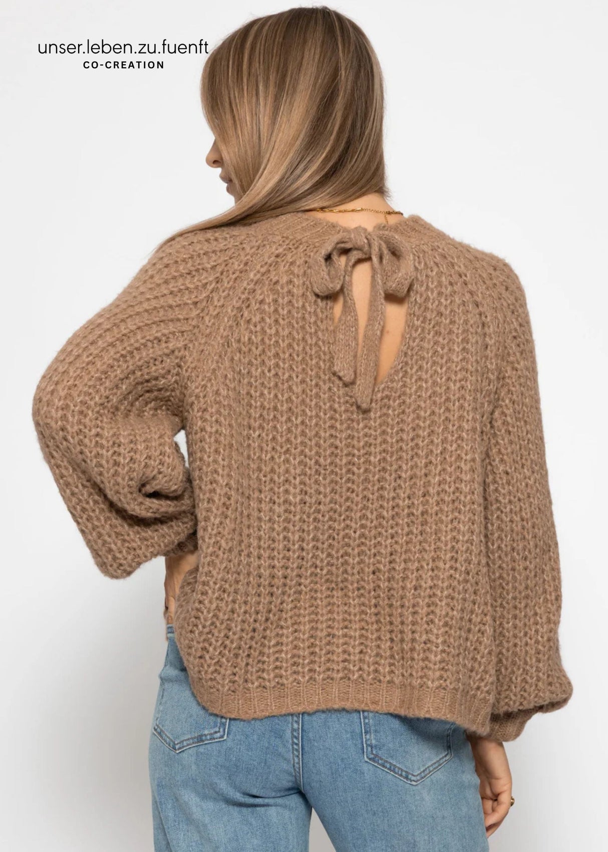 Grobstrickpullover mit Schleifendetail - braun
