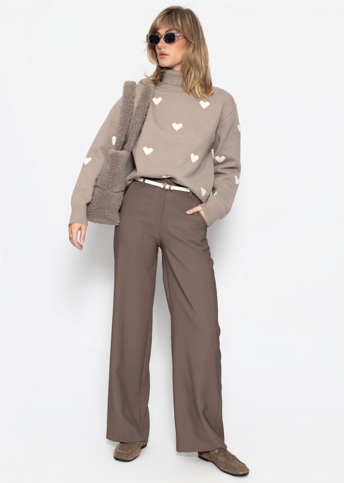 Rollkragenpullover mit Herzmuster - taupe