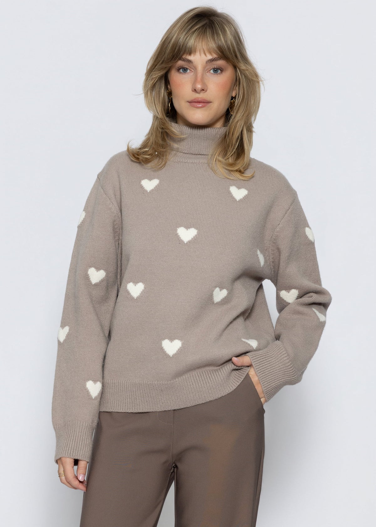 Roll neck jumper with heart pattern - taupe