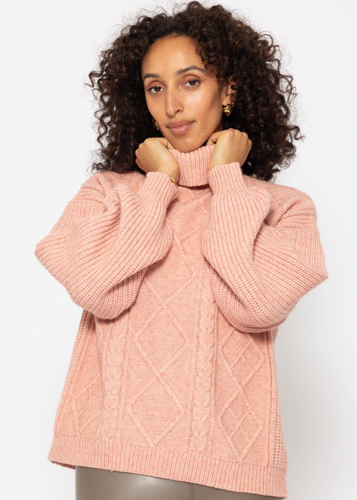 Cable knit turtleneck sweater - pink