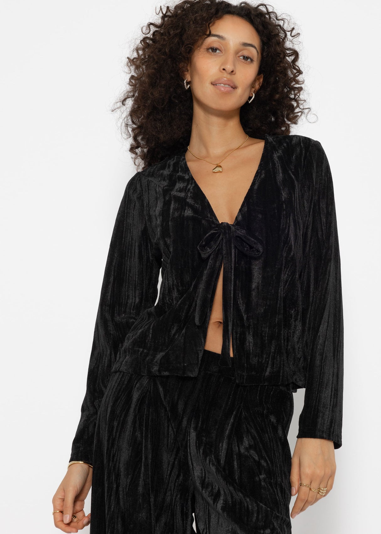 Velvet jacket with bow closure - black