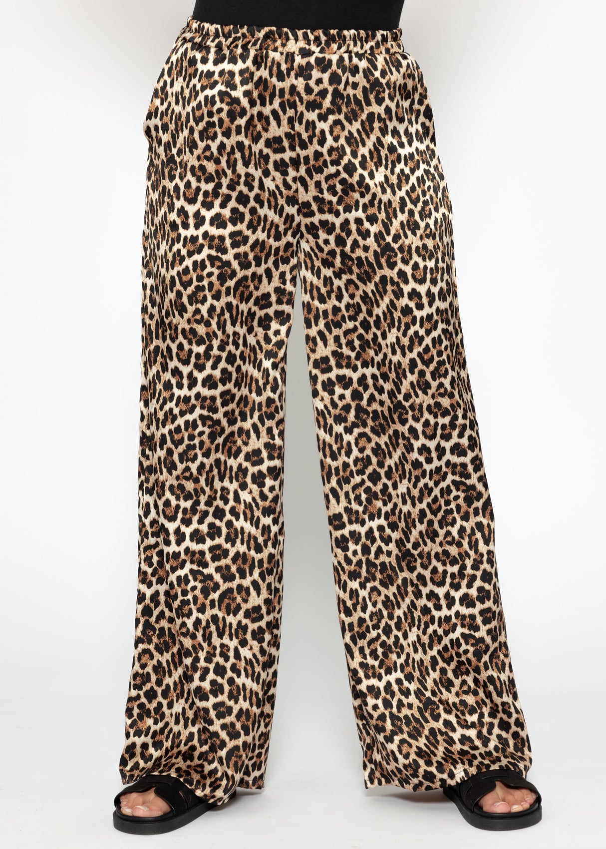 Satin trousers with Leo -Print - brown