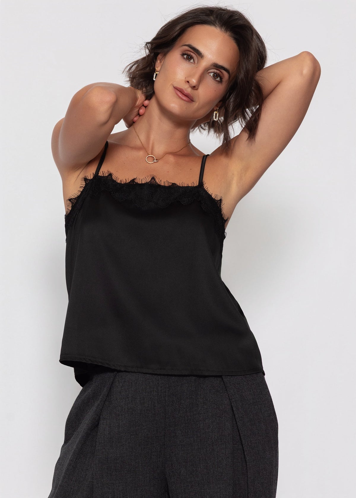Satin Top mit Spitze - schwarz