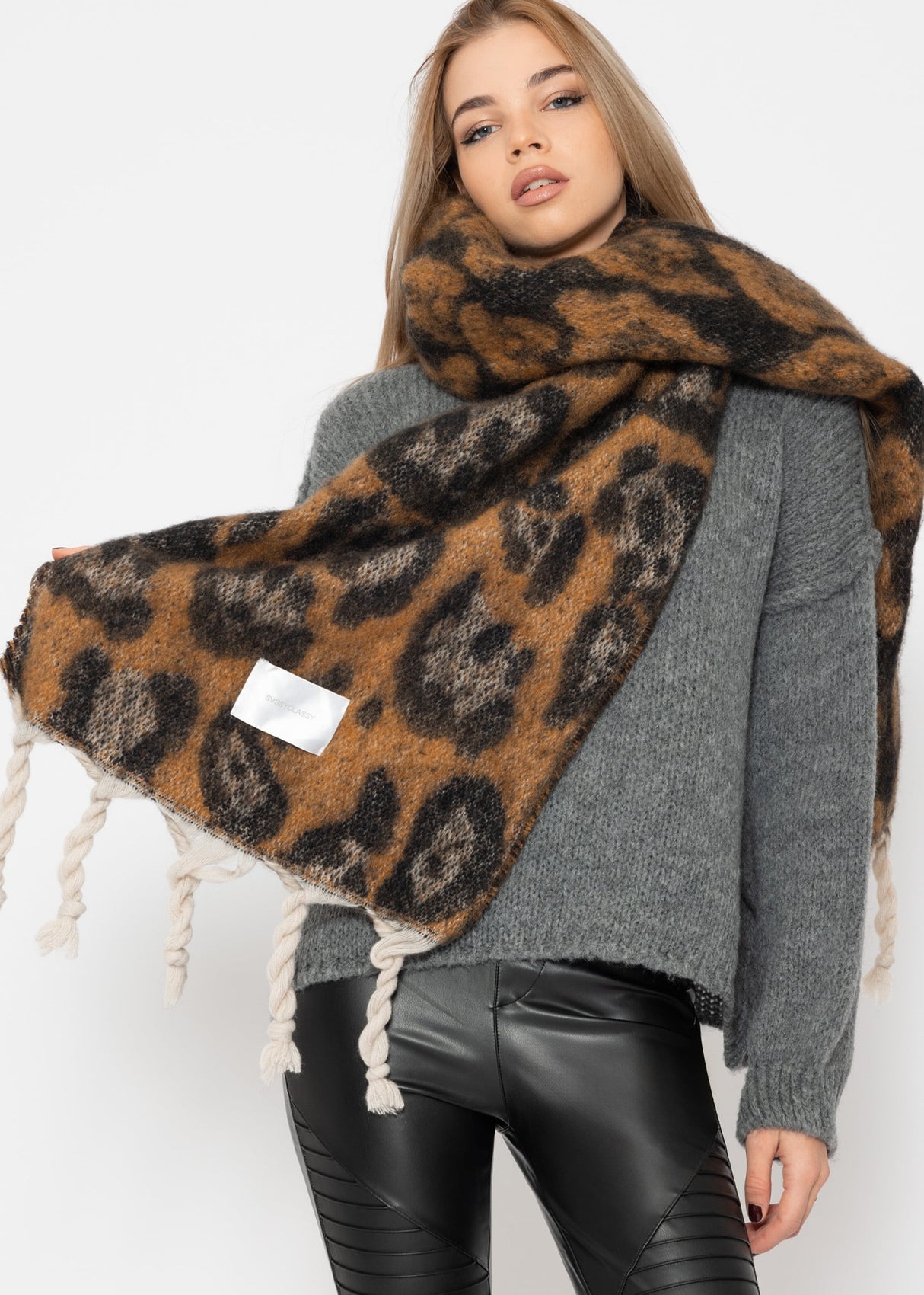 Scarf with leopard print - brown
