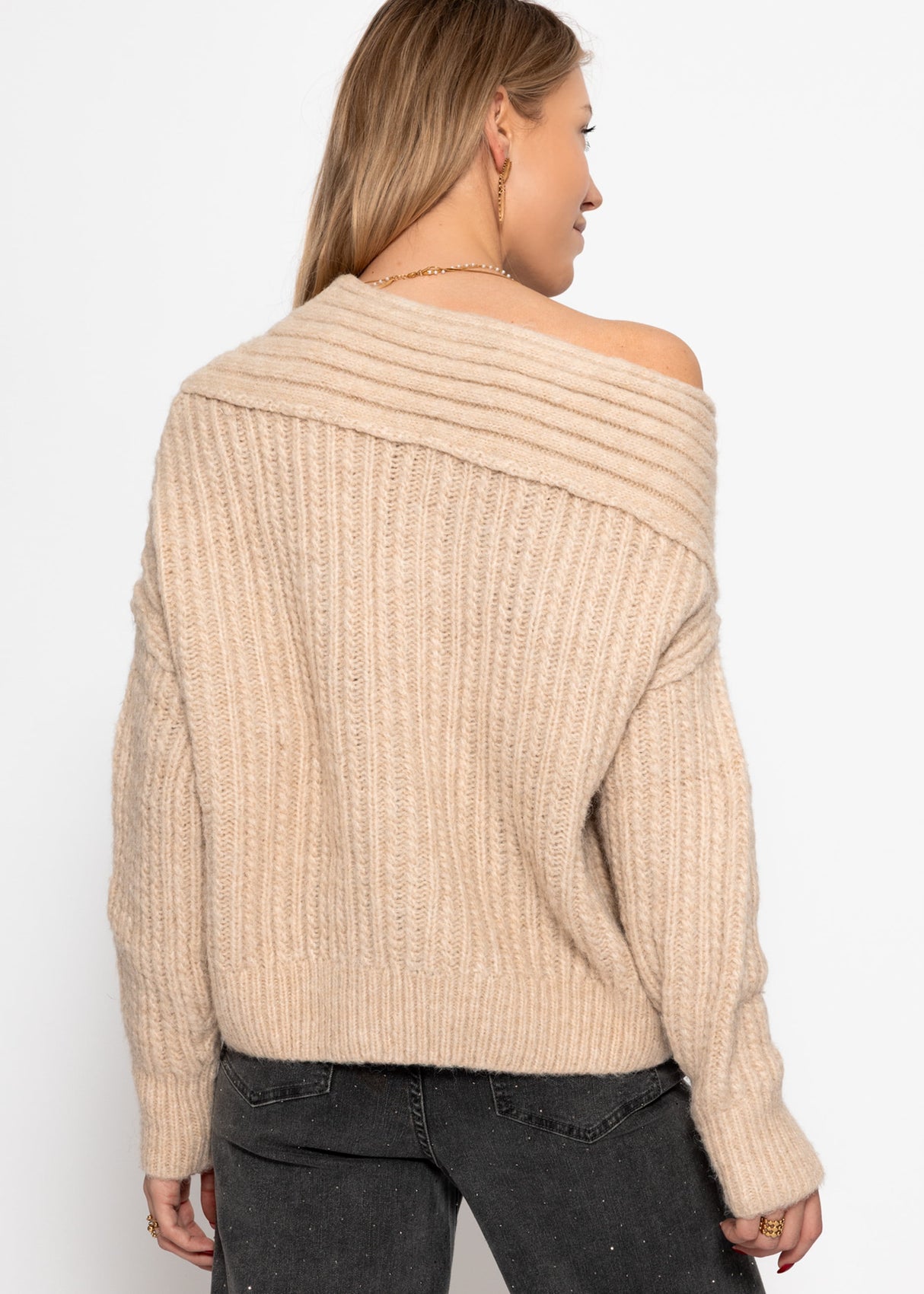 Off-the-shoulder knitted sweater - light beige