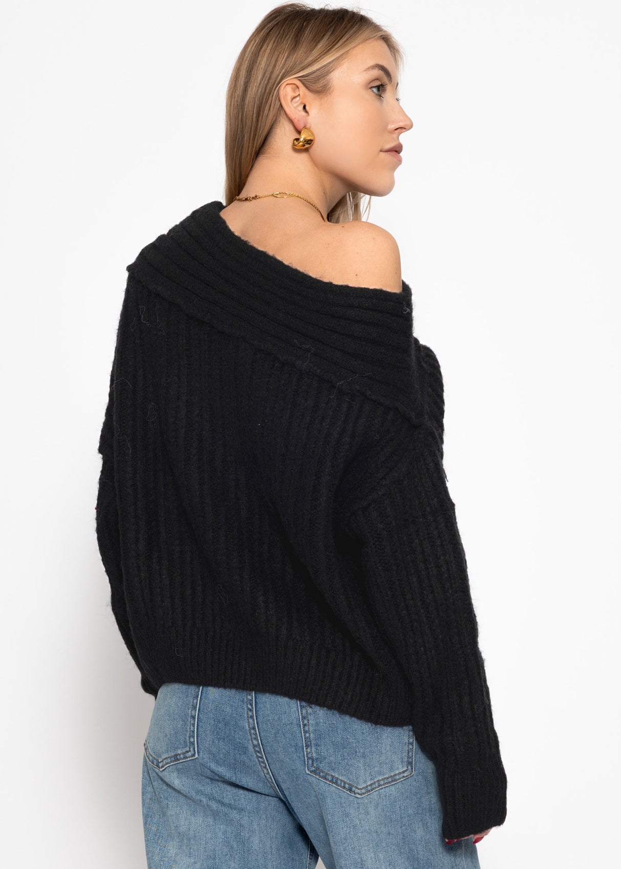 Off-the-shoulder knitted sweater - black