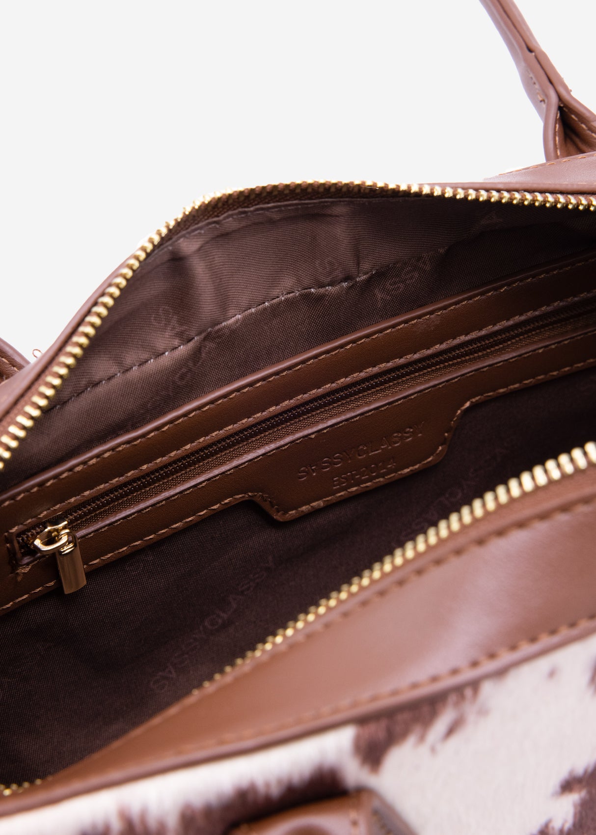 Schultertasche aus Kunstleder mit Kuhprint - braun