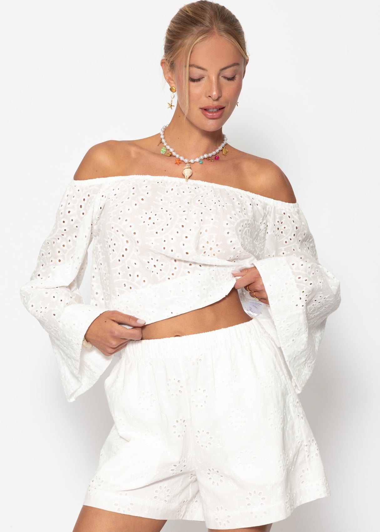 Shorts with perforated embroidery - white