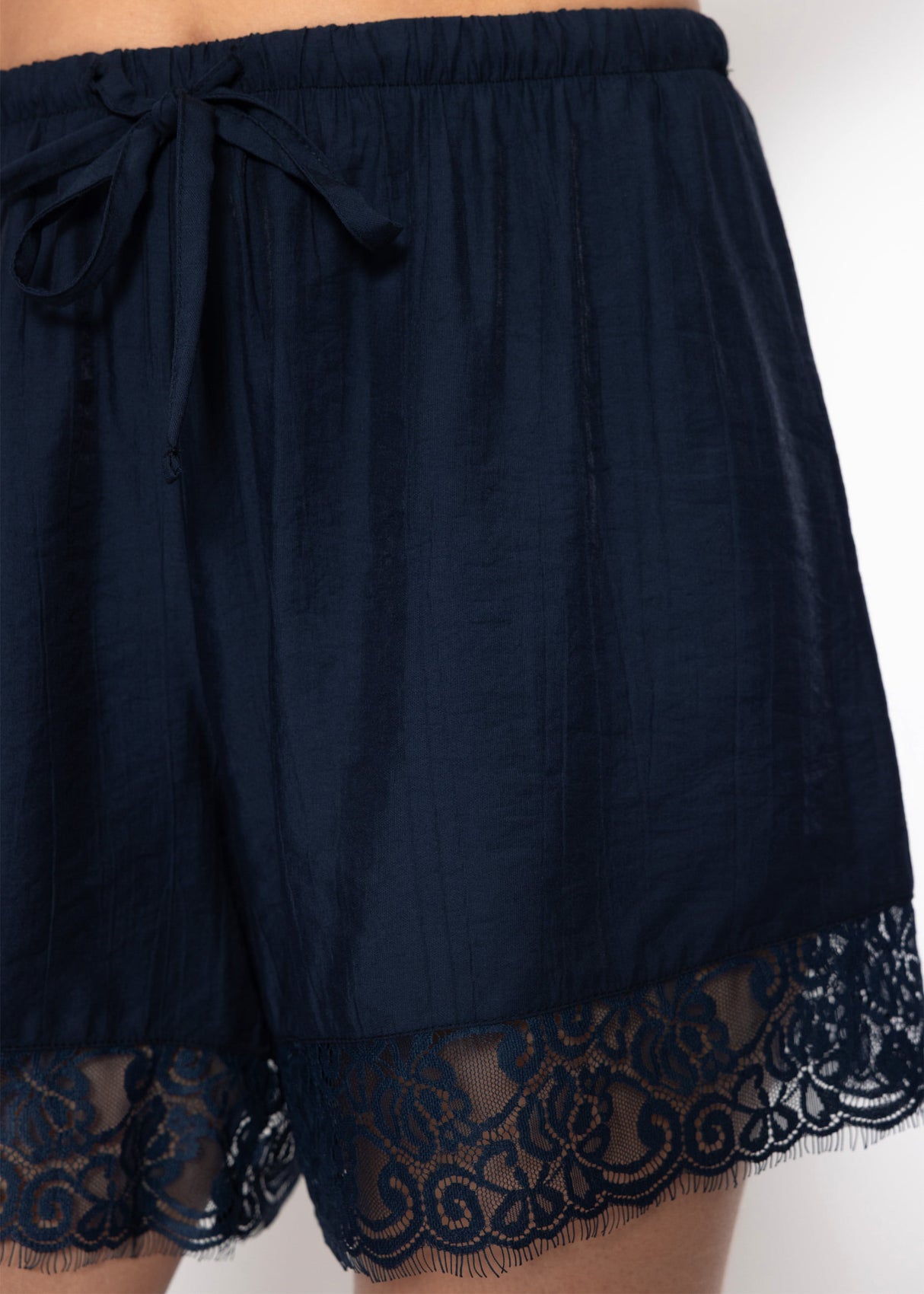 Shorts mit Spitzendetails - dunkelblau