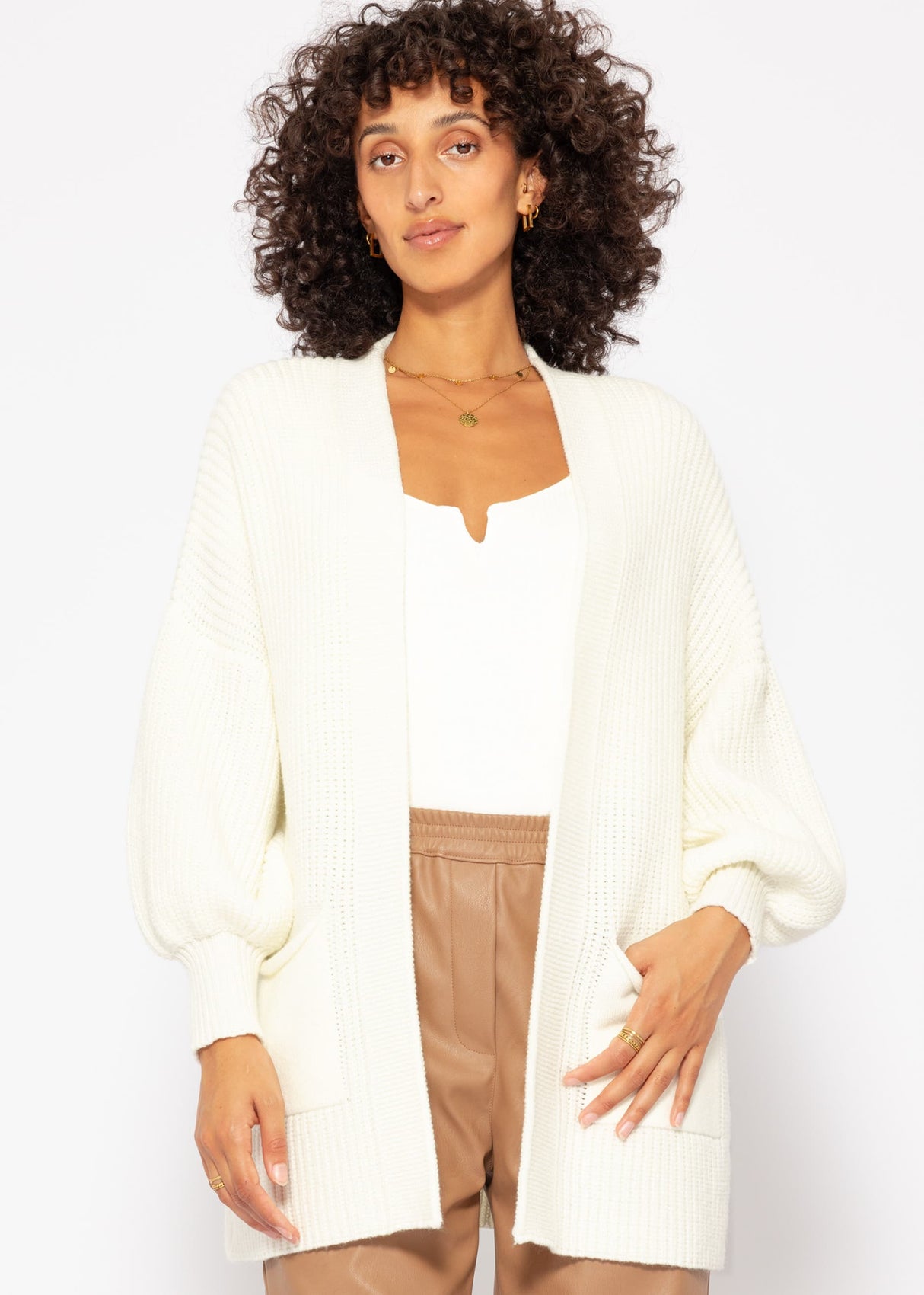 Soft knit cardigan with pockets - off-white