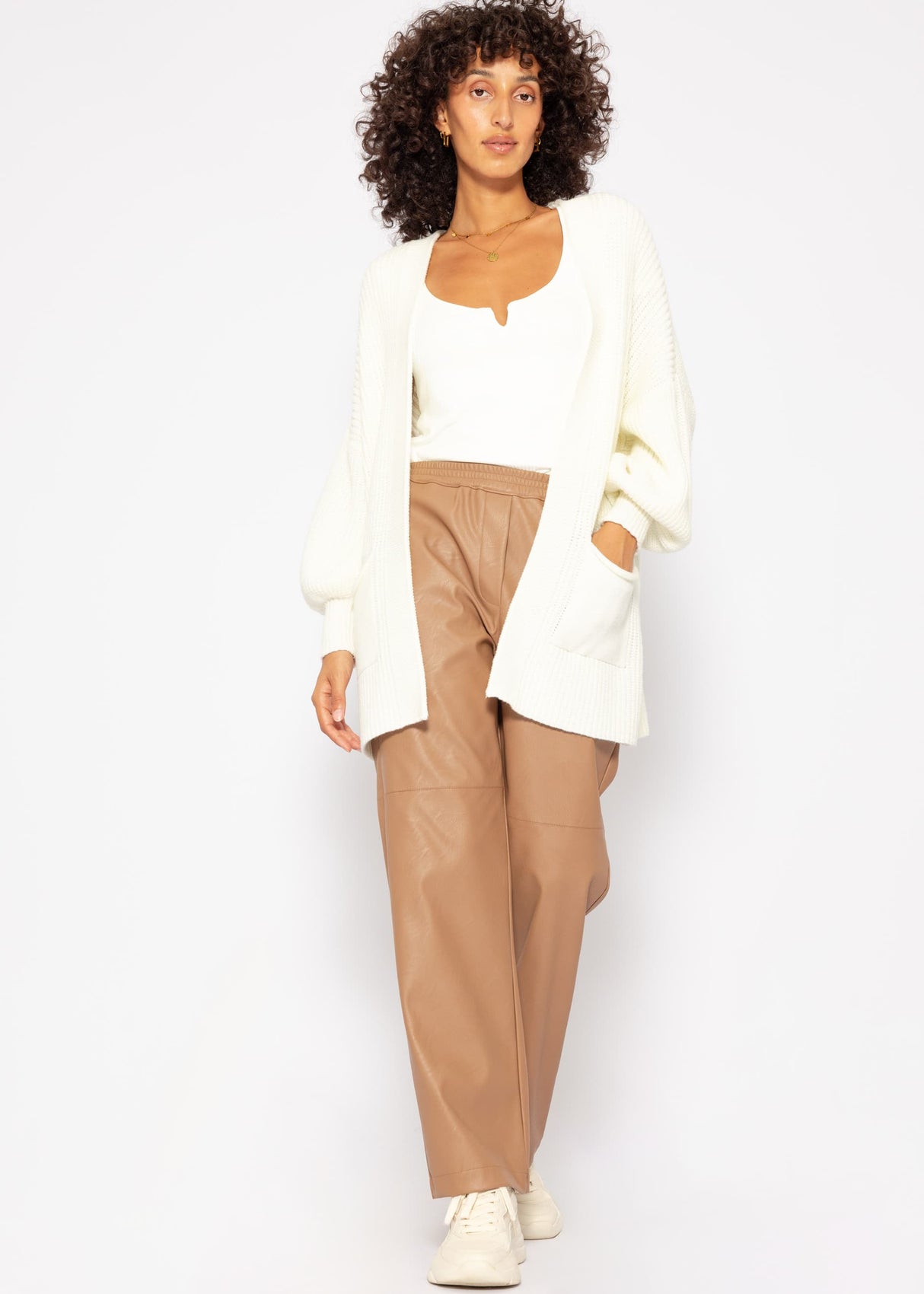 Soft knit cardigan with pockets - off-white