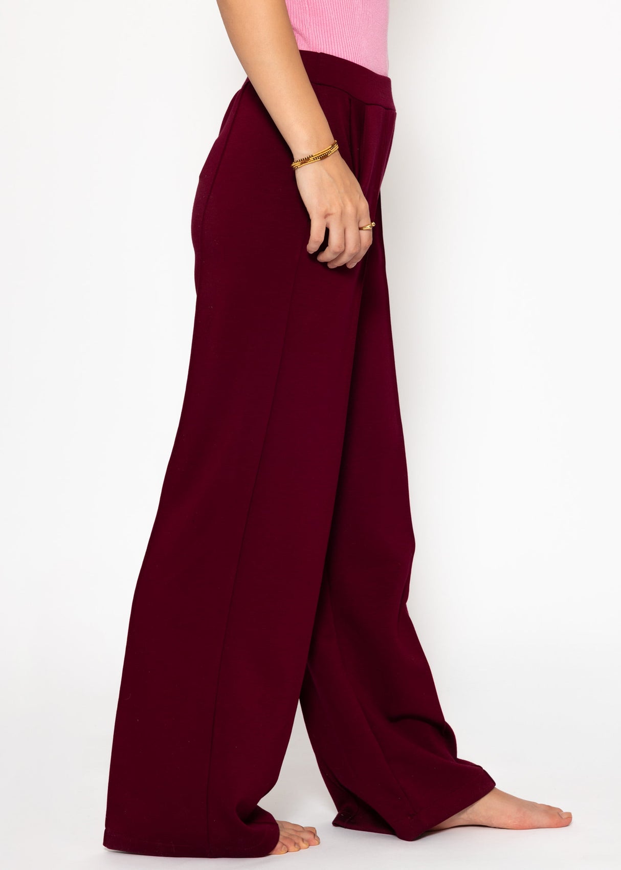 Soft, wide jogging pants with piping - burgundy
