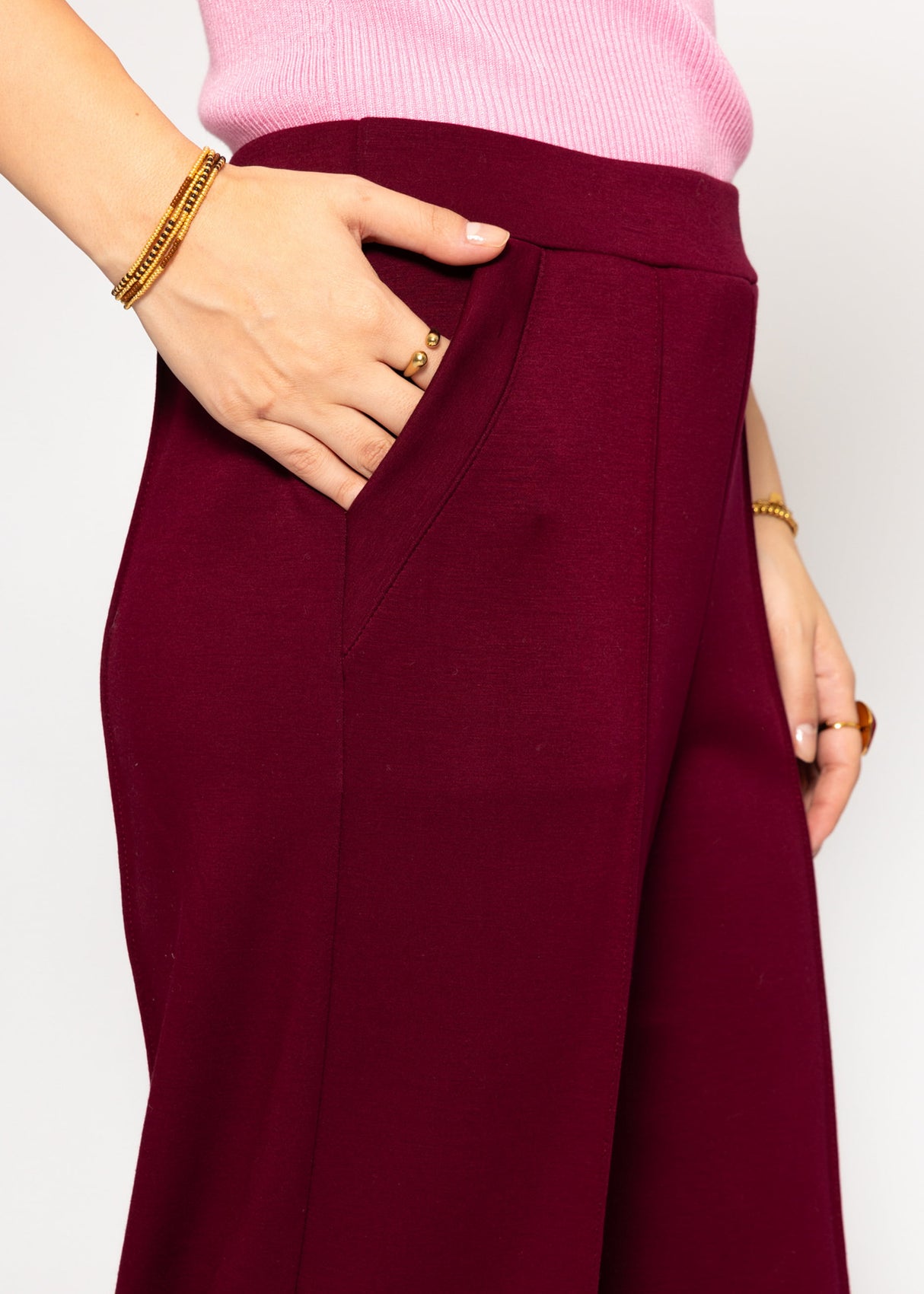 Soft, wide jogging pants with piping - burgundy