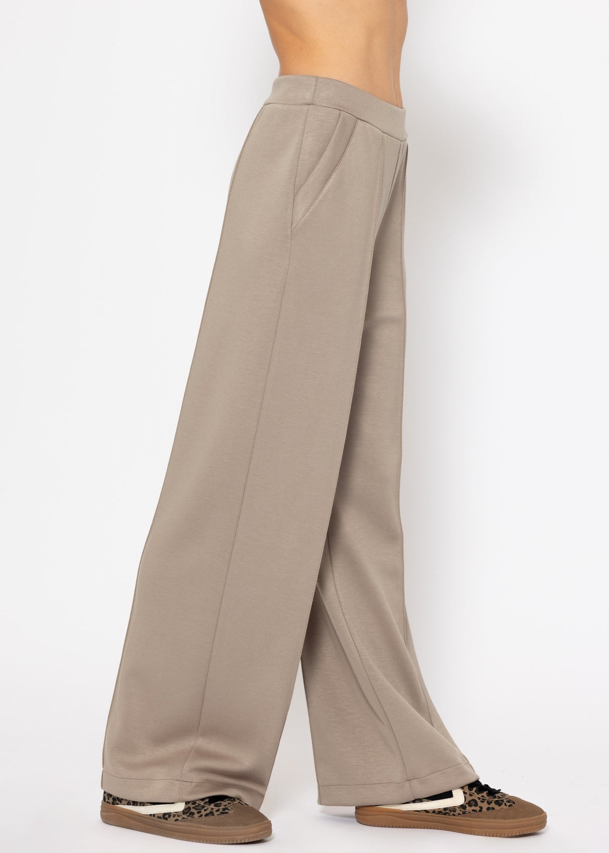 Soft wide jogging pants with piping - taupe