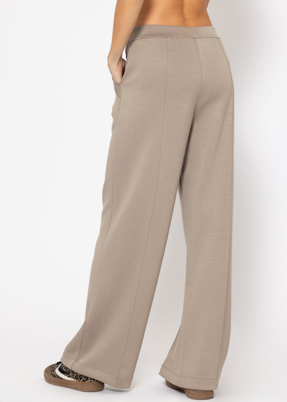Soft wide jogging pants with piping - taupe
