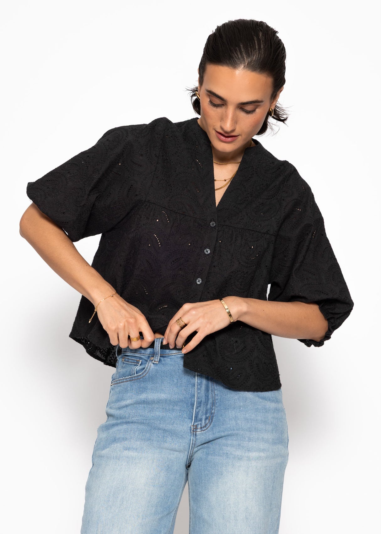 Spitzen Bluse mit kurzen Ballonärmeln - schwarz