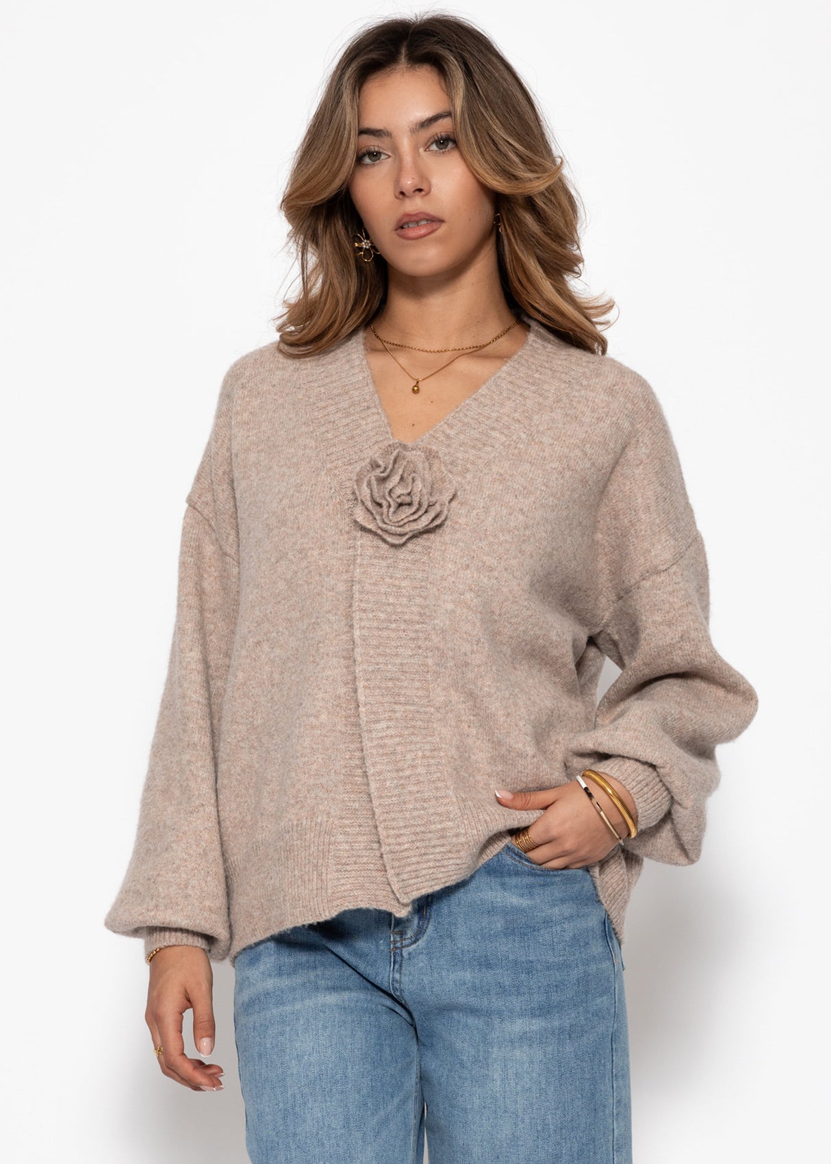 Strickjacke mit Blumenapplikation - taupe