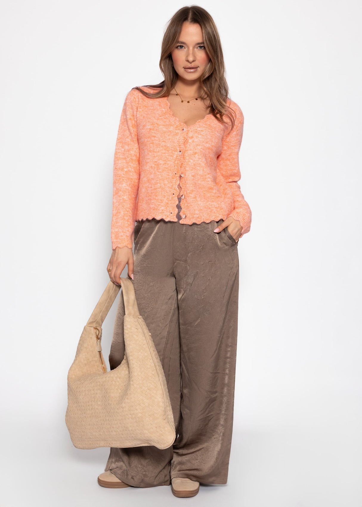 Strickjacke mit Bogenkante - koralle