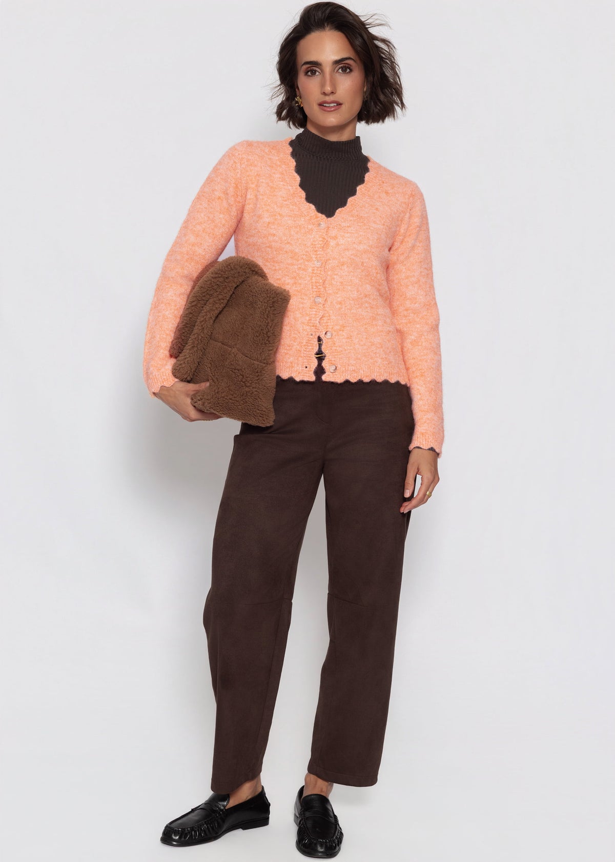 Strickjacke mit Bogenkante - koralle