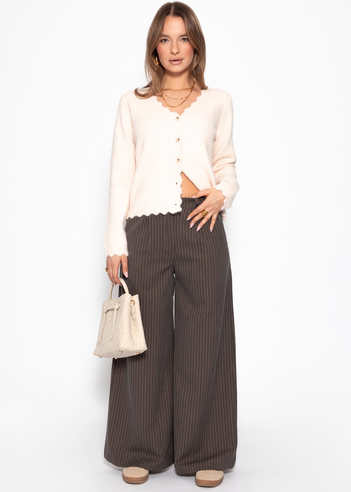 Strickjacke mit Bogenkante - offwhite