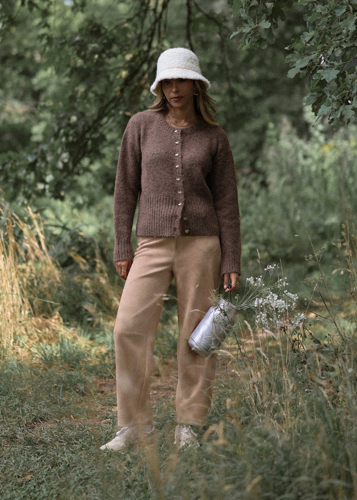 Strickjacke mit Herzknöpfen - braun