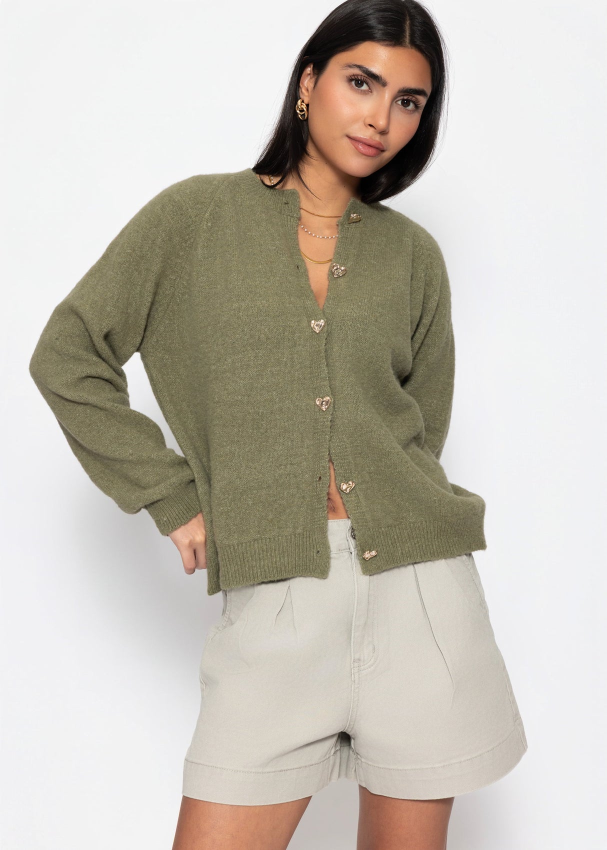 Strickjacke mit Herzknöpfen - khaki