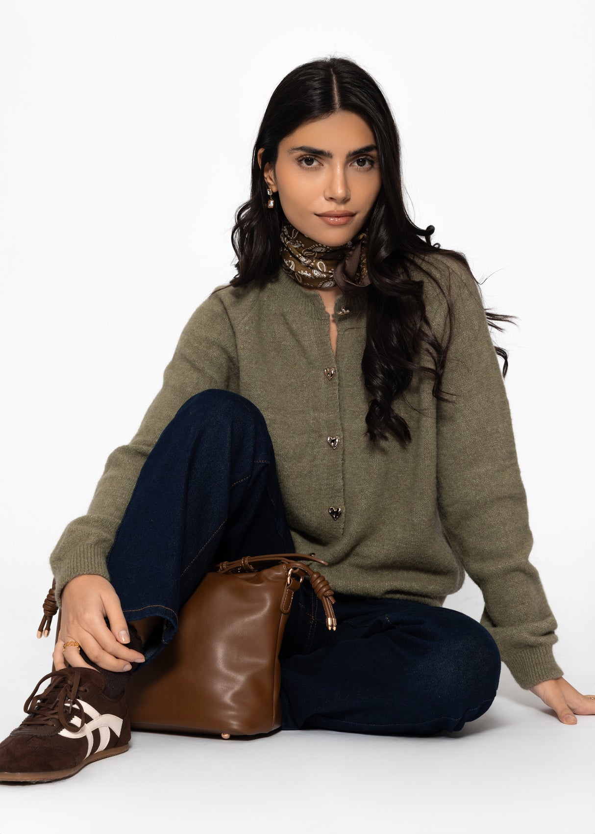 Strickjacke mit Herzknöpfen - khaki