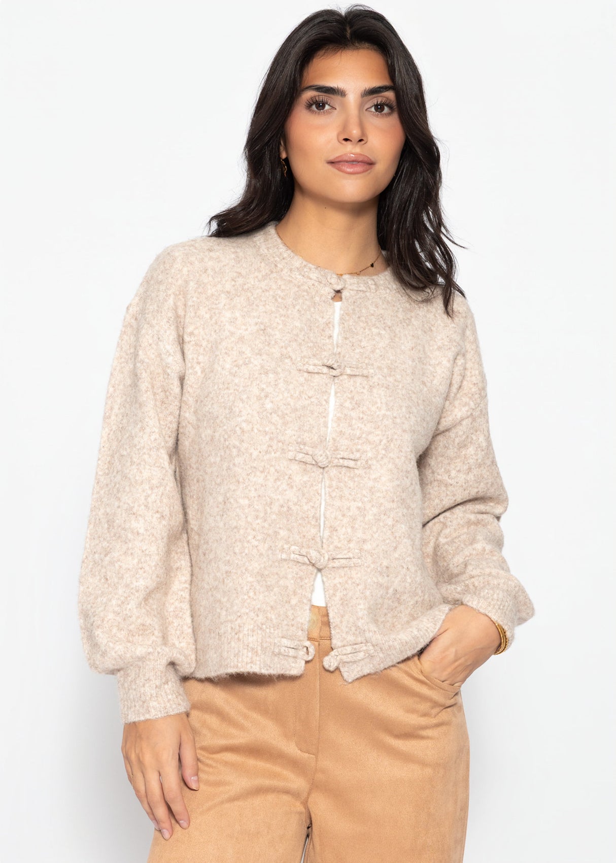 Strickjacke mit Knebelverschluss - beige