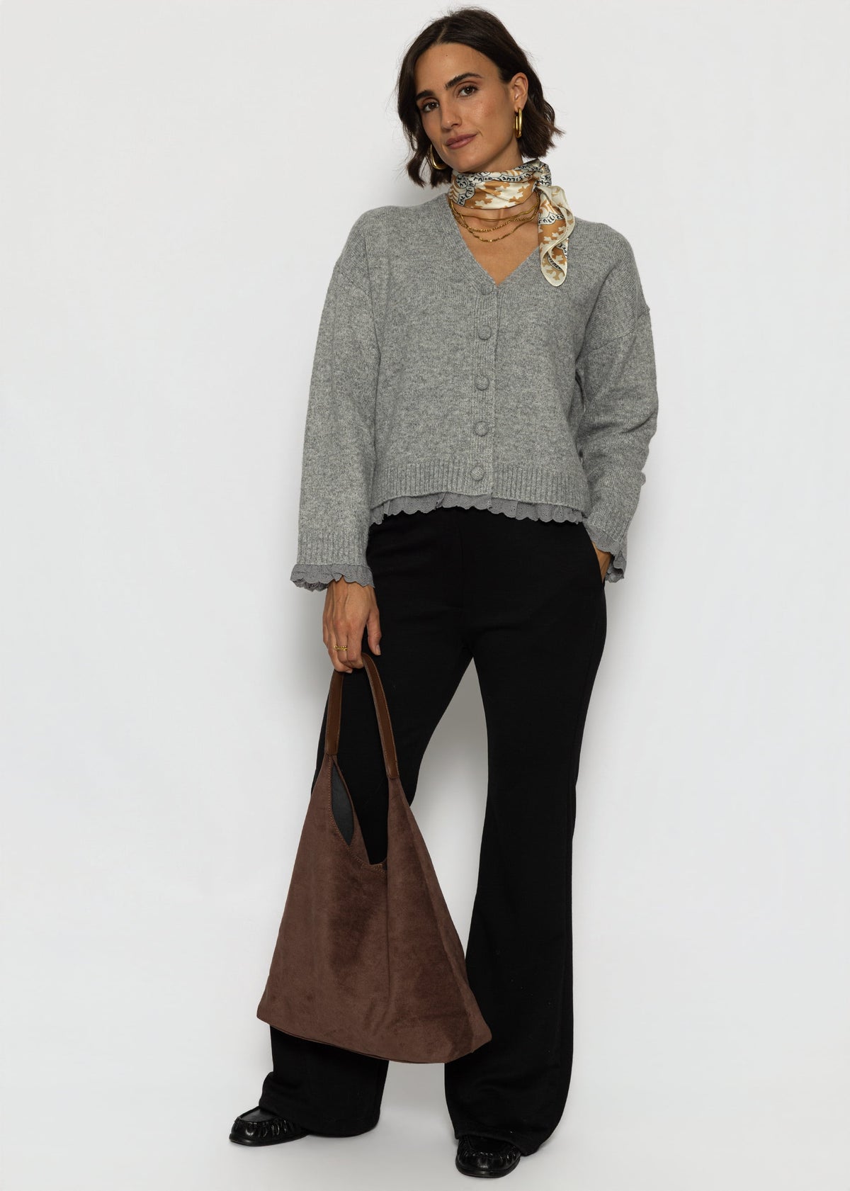 Strickjacke mit Lochstickerei - grau