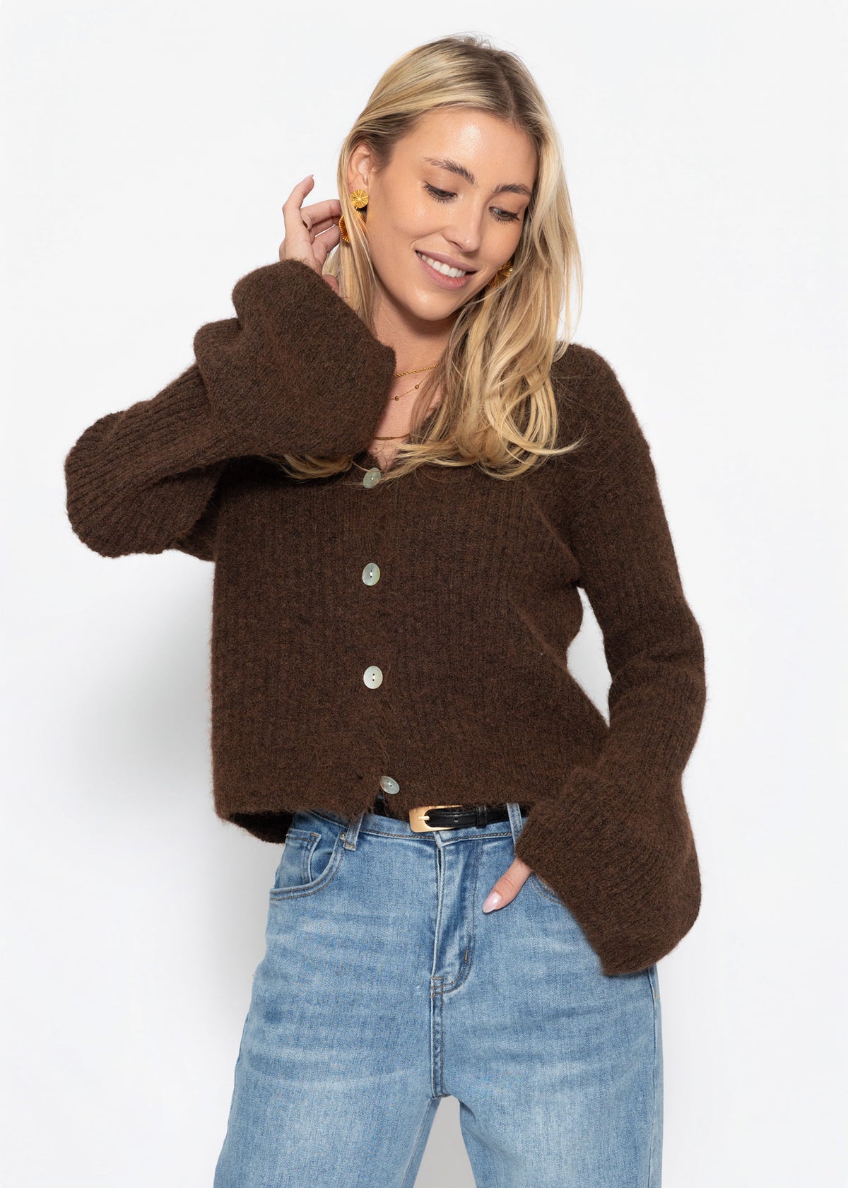 Strickjacke mit Trompetenärmeln - braun