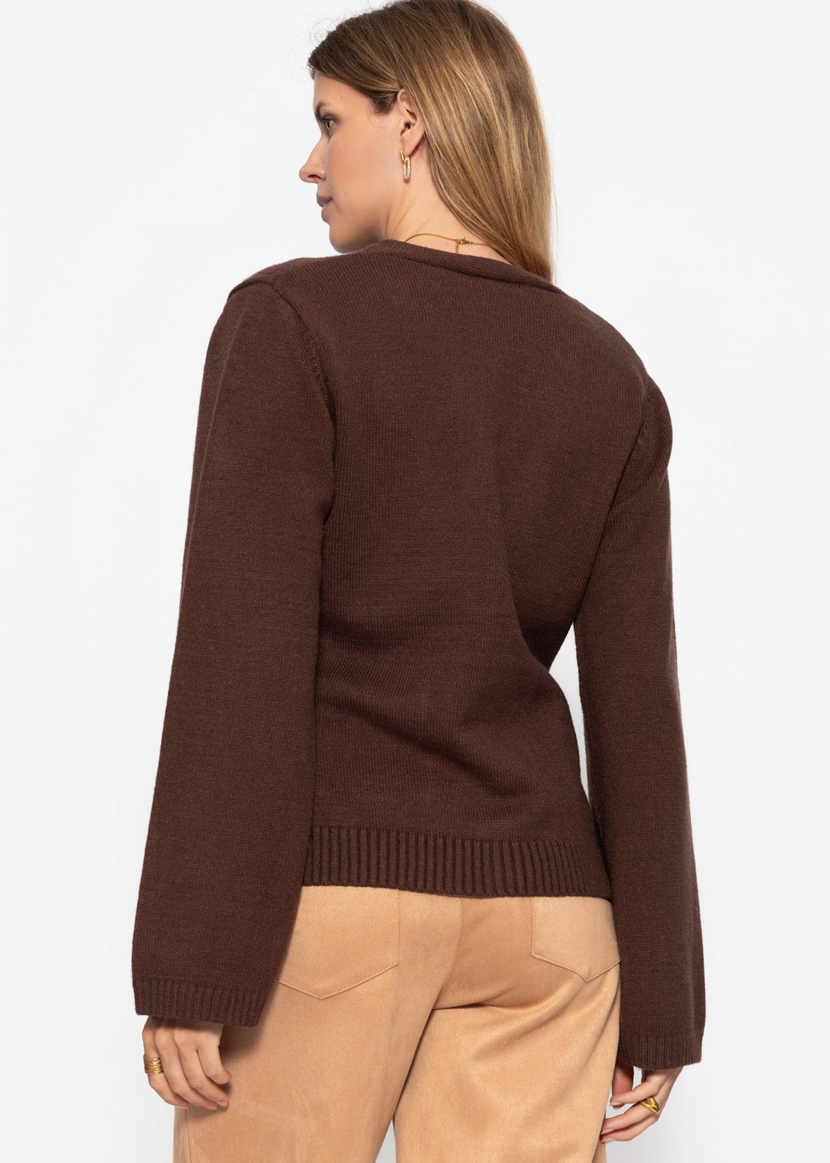 Strickjacke mit V-Ausschnitt und Goldknöpfen - braun