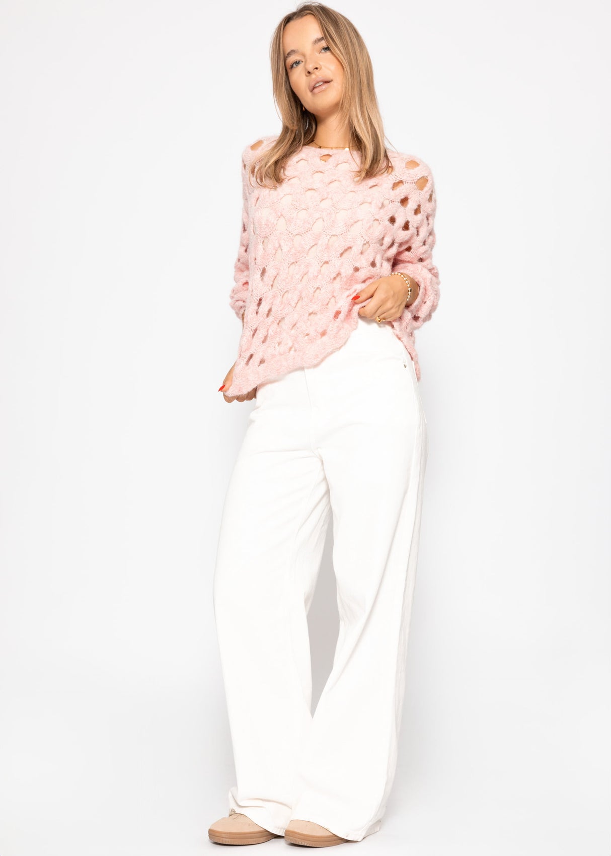 Knitting sweater with hole pattern - pink