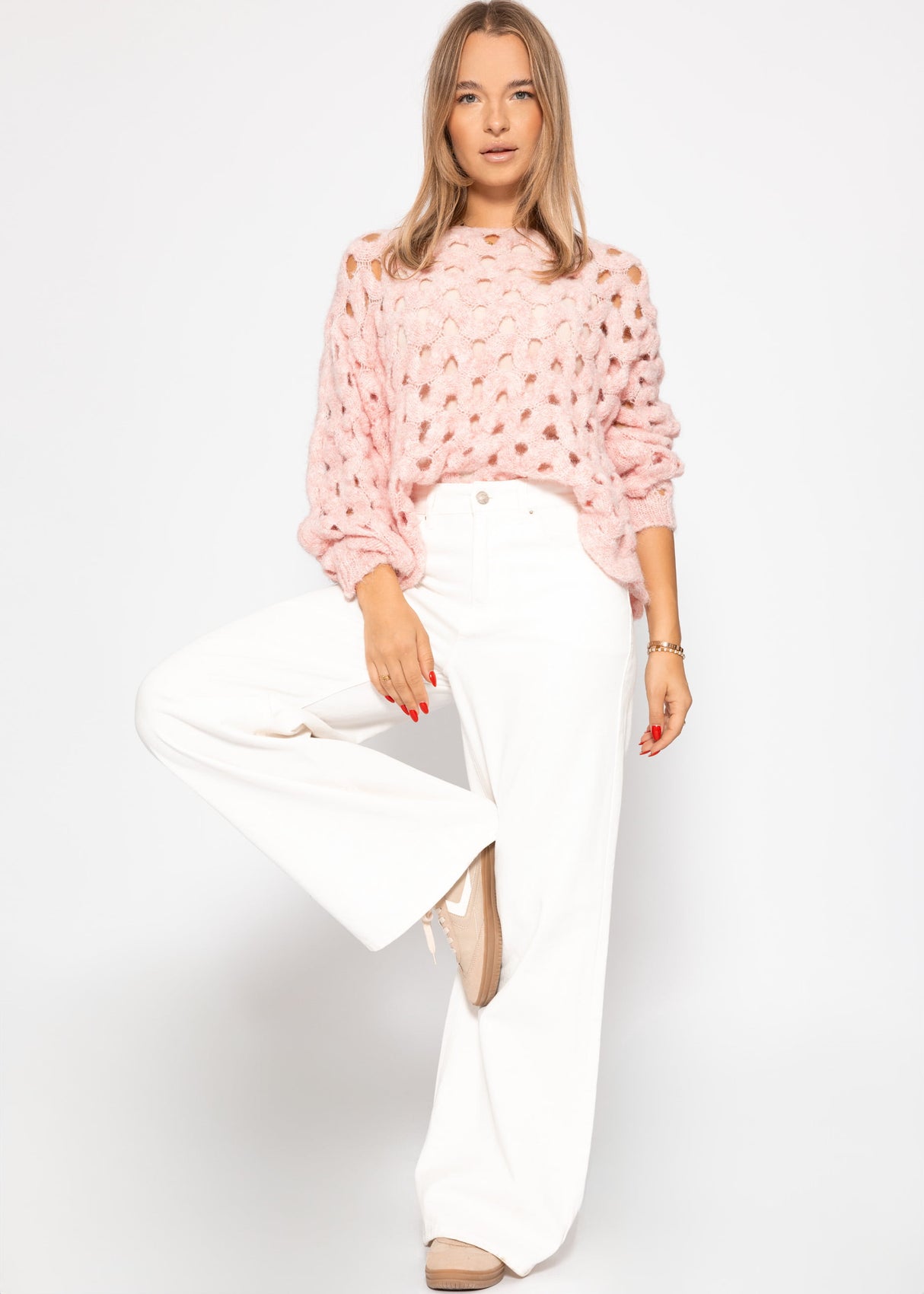 Knitting sweater with hole pattern - pink