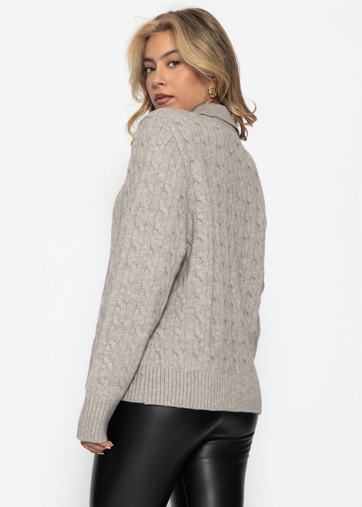 Strickpullover mit Zopfmuster und Kragen - taupe