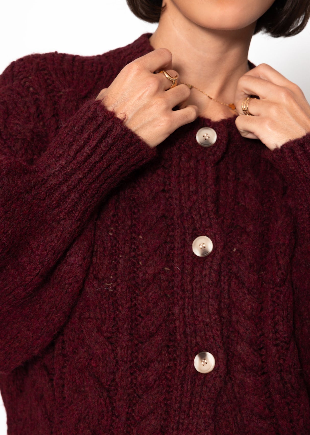 Super flauschige Strickjacke mit Zopfmuster - burgundy