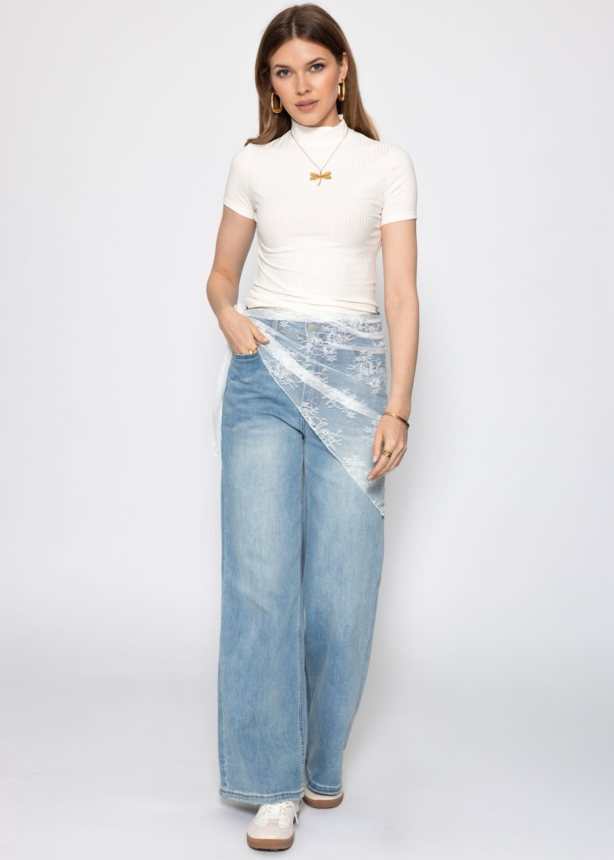 Ribbed T-shirt with stand-up collar - off-white