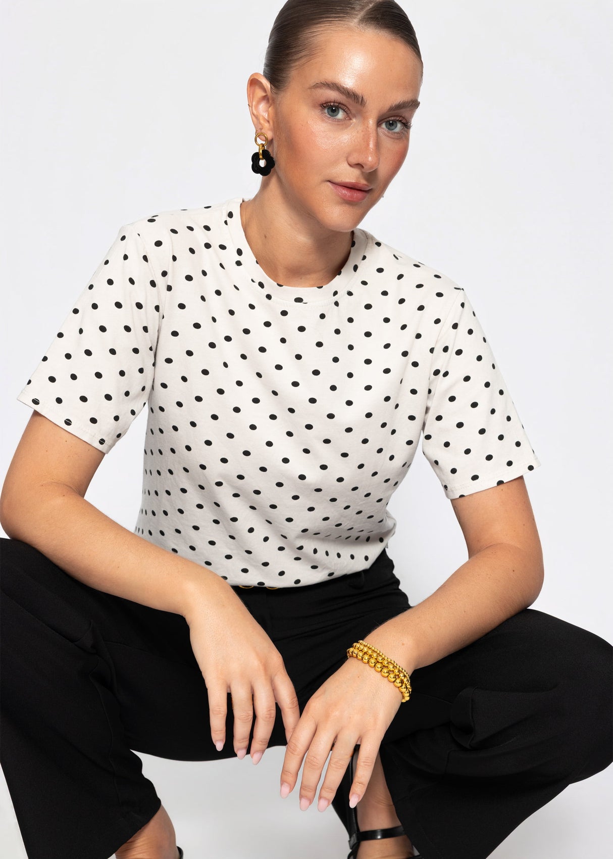 T-Shirt mit Punkte-Print - beige