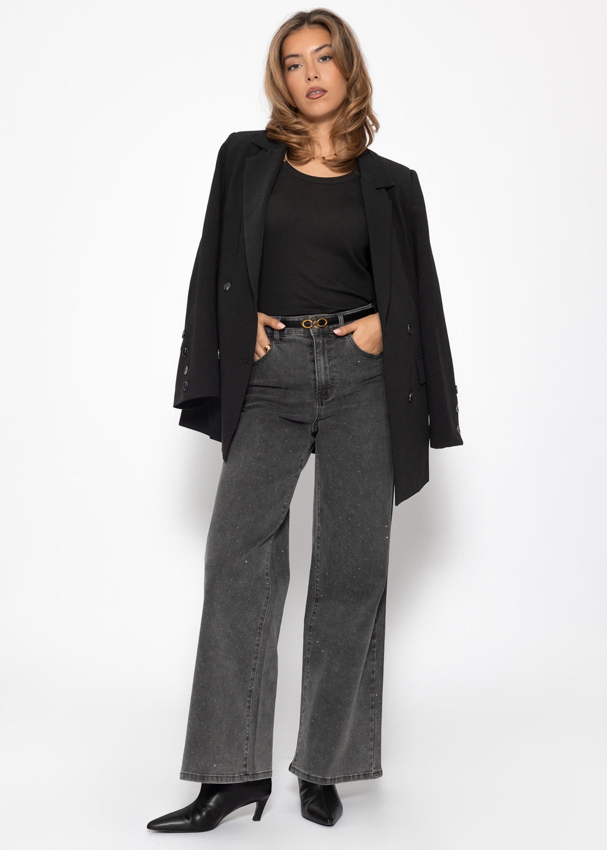 Tank top with neckline - black