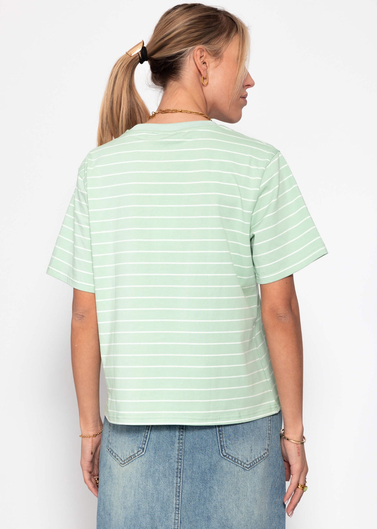 T-shirt with narrow stripes - green