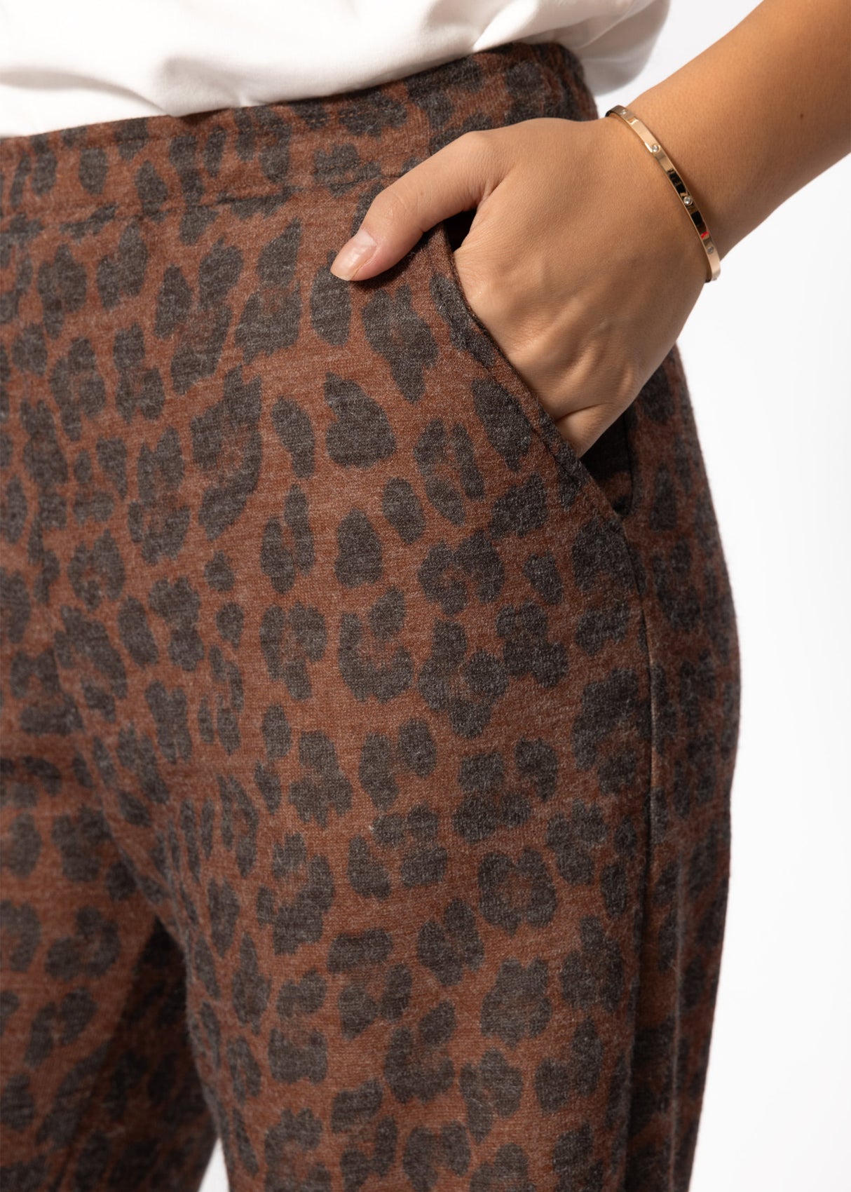 Wide trousers with Leo print - brown