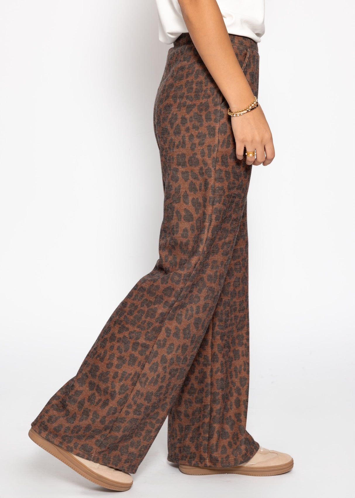 Wide trousers with Leo print - brown
