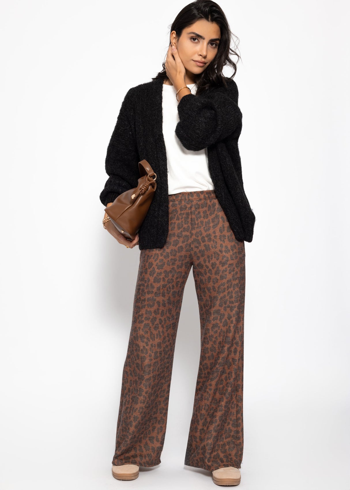 Wide trousers with Leo print - brown