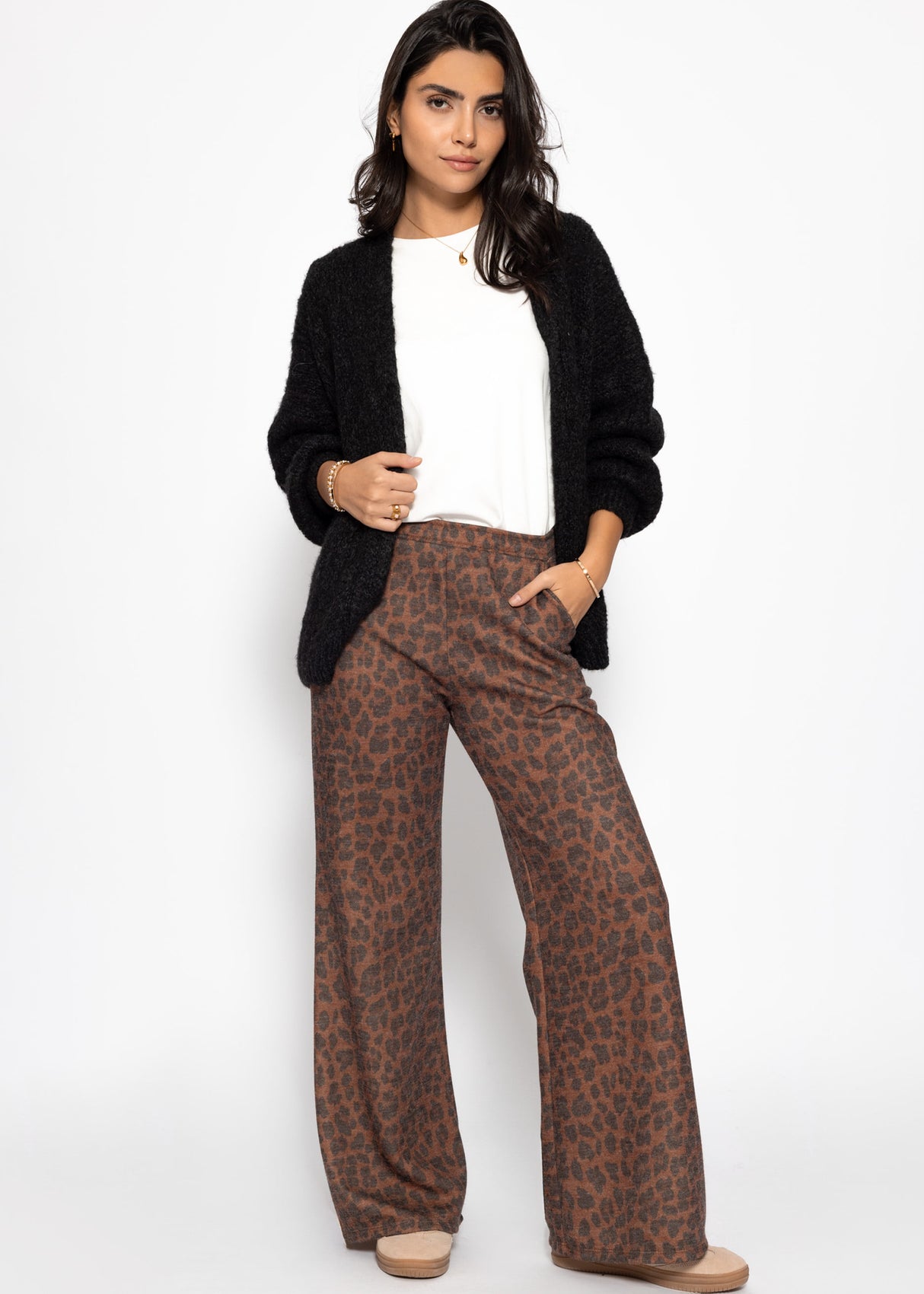 Wide trousers with Leo print - brown