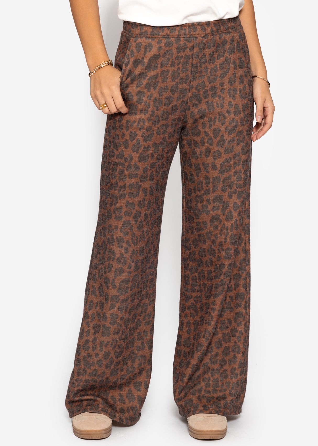 Wide trousers with Leo print - brown