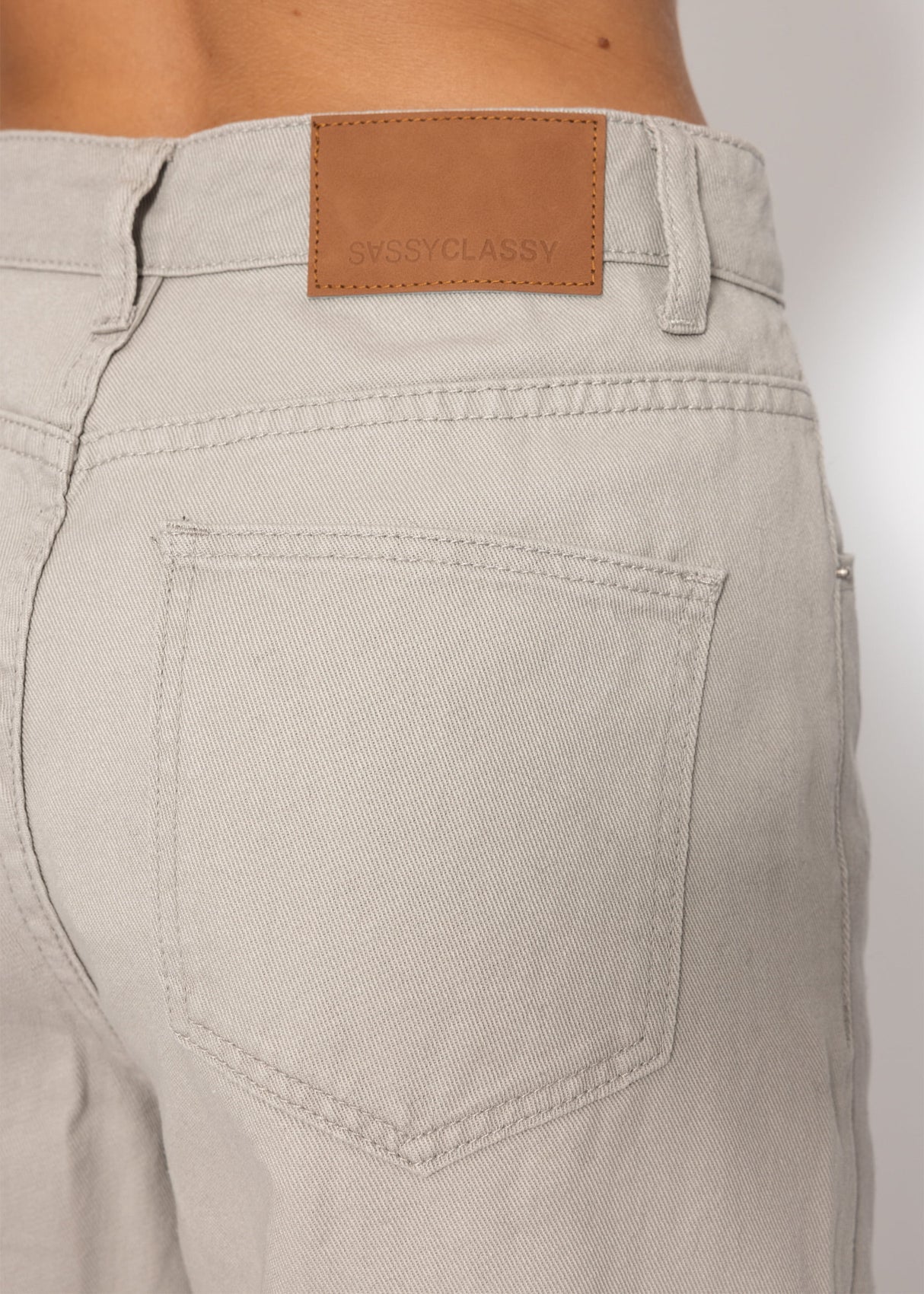 Wide Leg Jeans with a high waistband - Greige