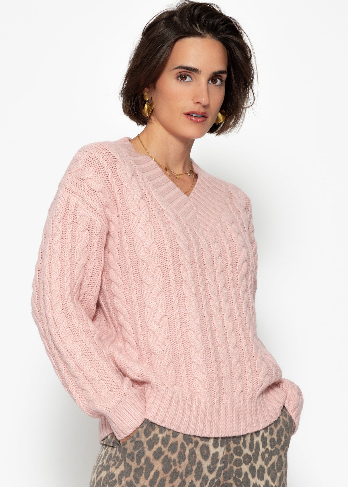 Cable-knit V-neck sweater - pink